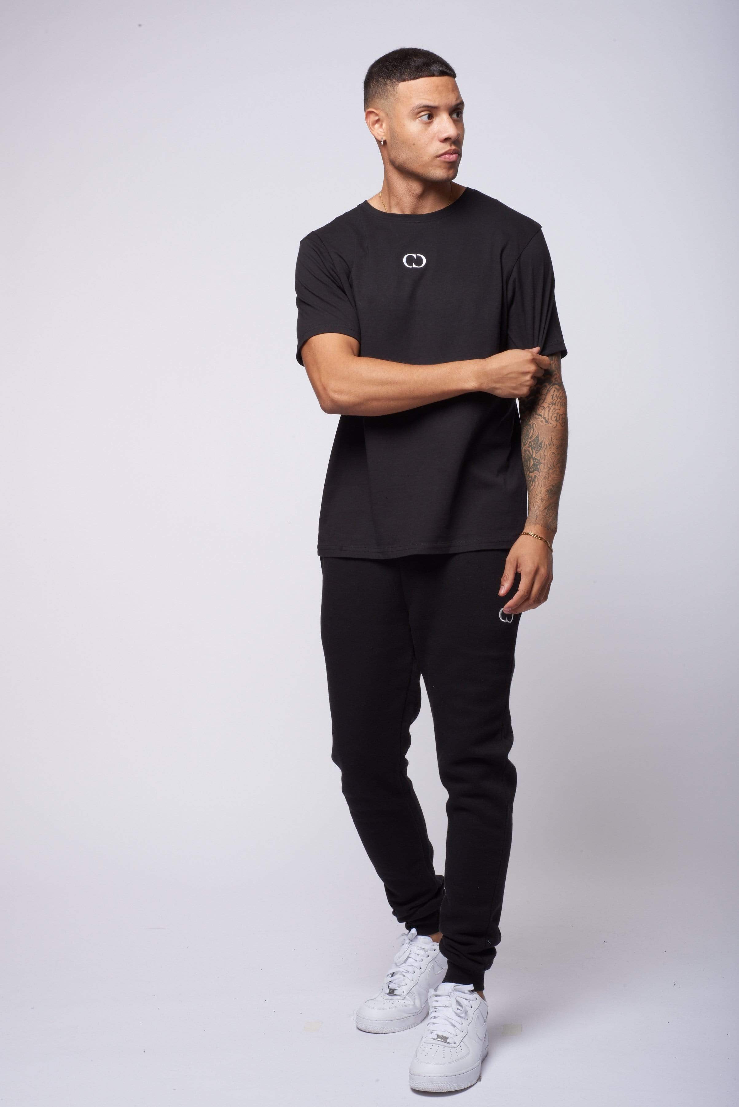 Do black pants go with a black shirt? - Quora